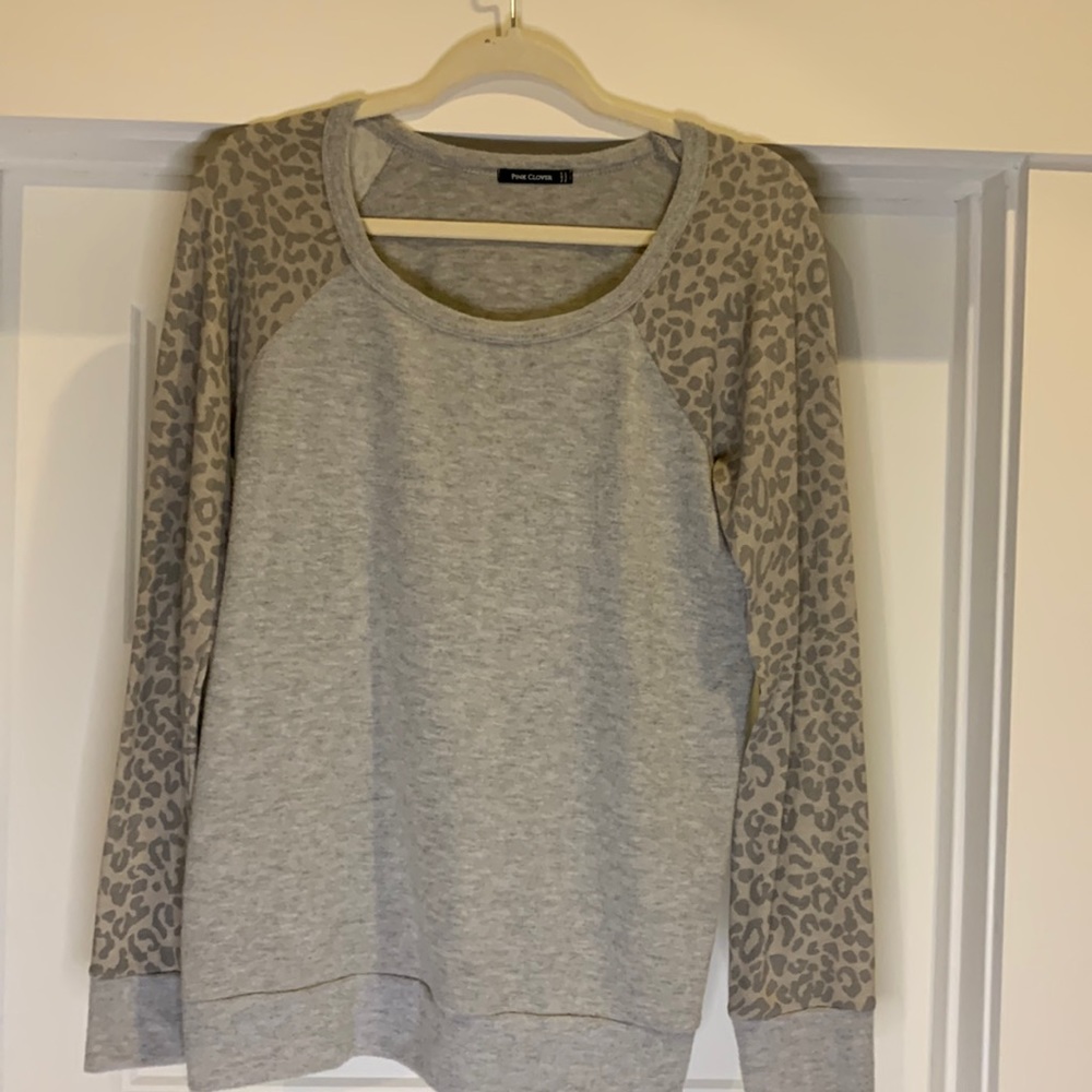 Pink clover light weight very soft sweater/long sleeve shirt